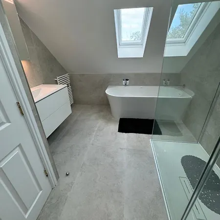 Levington Apartment *